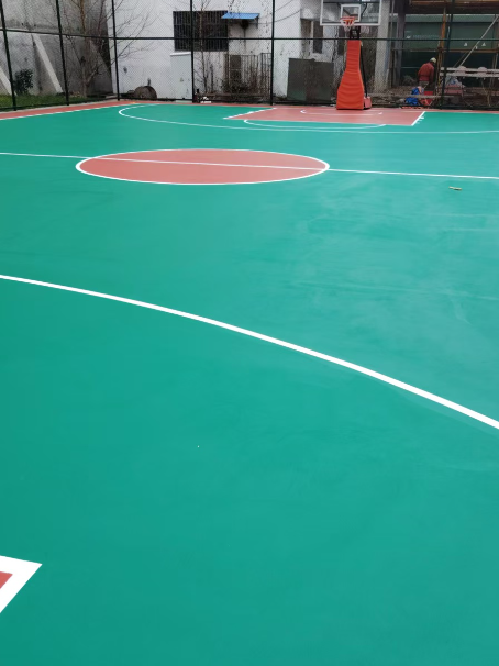 天津 球场长期使用易出现地面开裂
